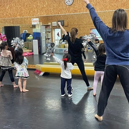 ひこばえクラブ 埼玉のバク転教室 体操 新体操 チアダンス